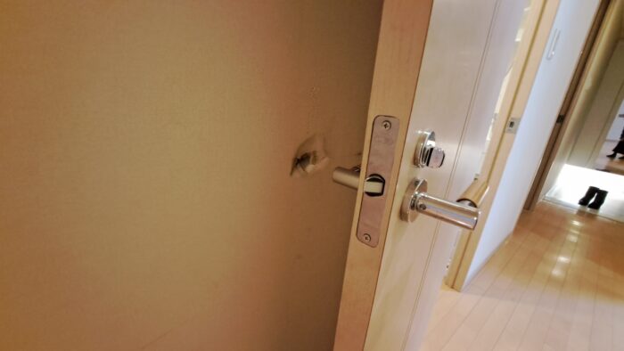 郡山リペア小町　壁にあいた穴のイメージ画像